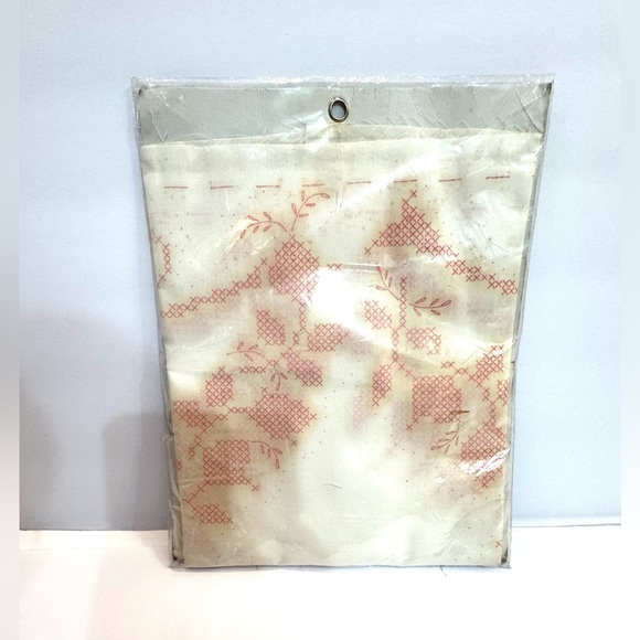 Vogart Embroidery Kit NIP 6 Blocks 18"  8742K Roses And Ribbon Design READ - Picture 4 of 5